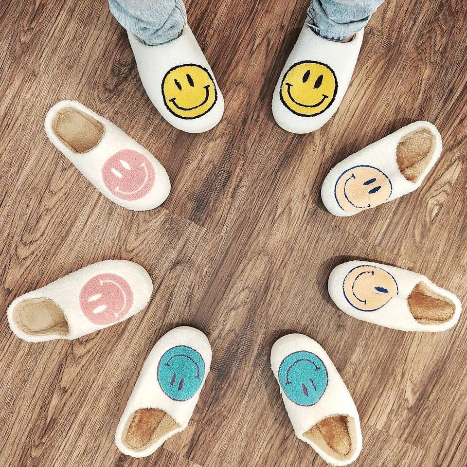 Party Favors Comfy Unisex Smiley Face Slippers