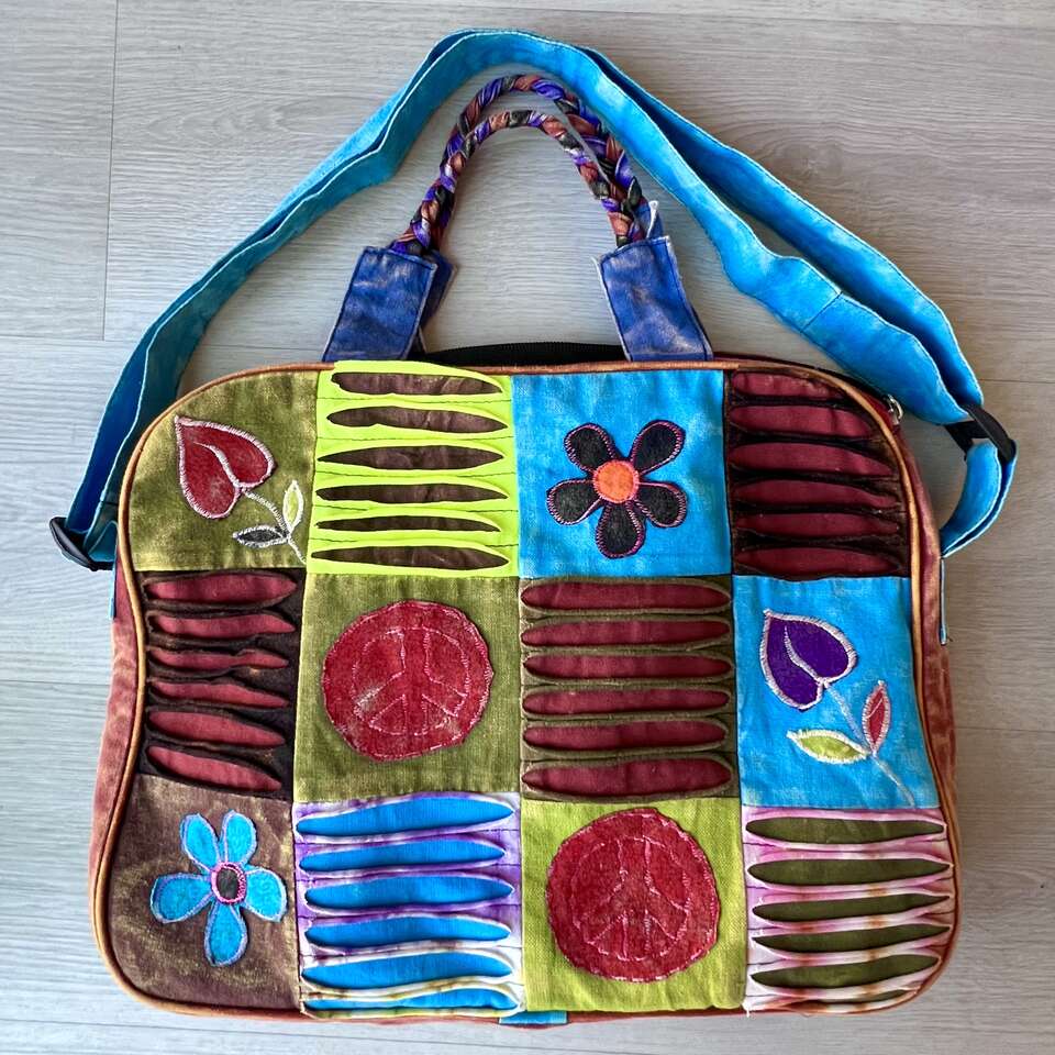 KPC Colorful Boho Messenger Bag Tote w Adjustable Strap - excellent condition!