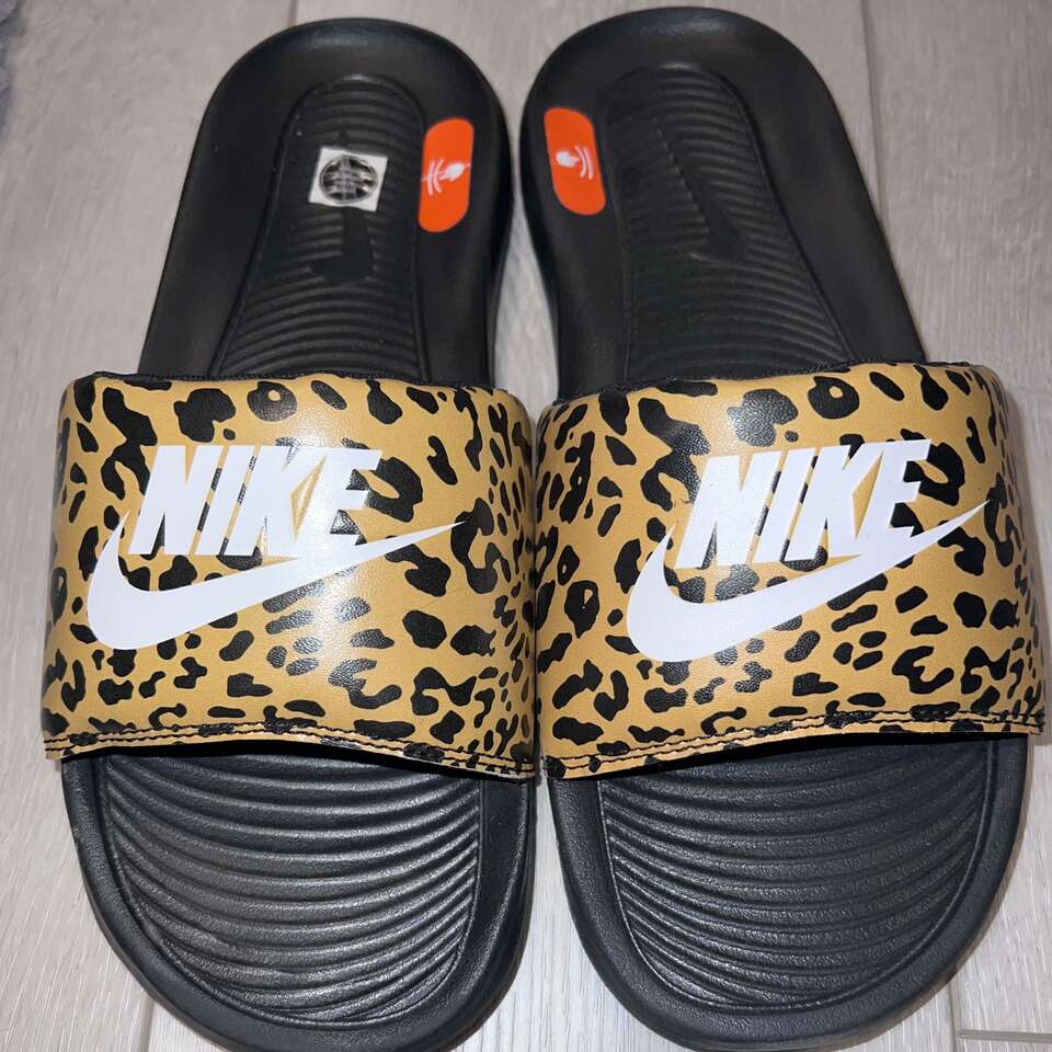 Nike Victori One Leopard Slides - Women's Size 9