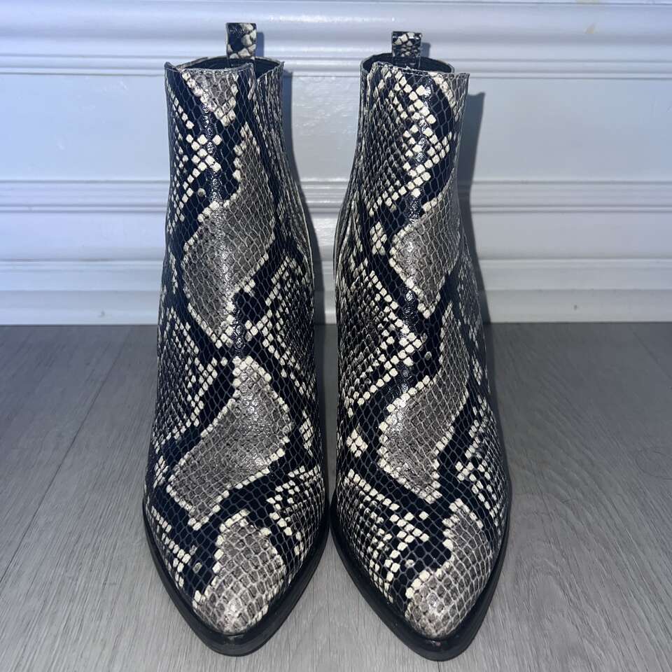 Marc Fisher ALVA 2 Gray and Black Snake Print Leather Upper Boots Size 8.5