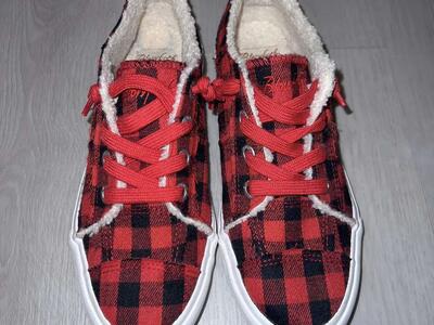 Blowfish Malibu Maxine Red and Black Plaid Sherpa Lined Sneakers Size 7.5