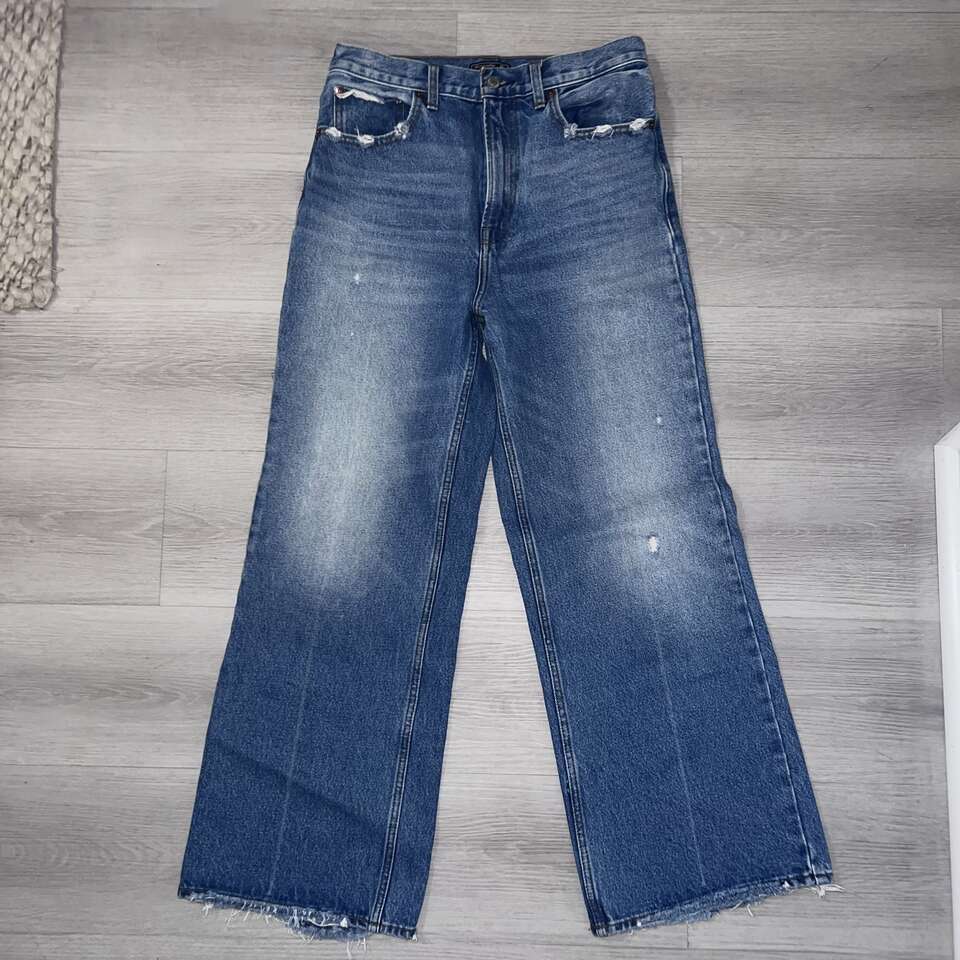 Abercrombie & Fitch Wide Leg Distressed Jeans - Size 28 (6 Long)