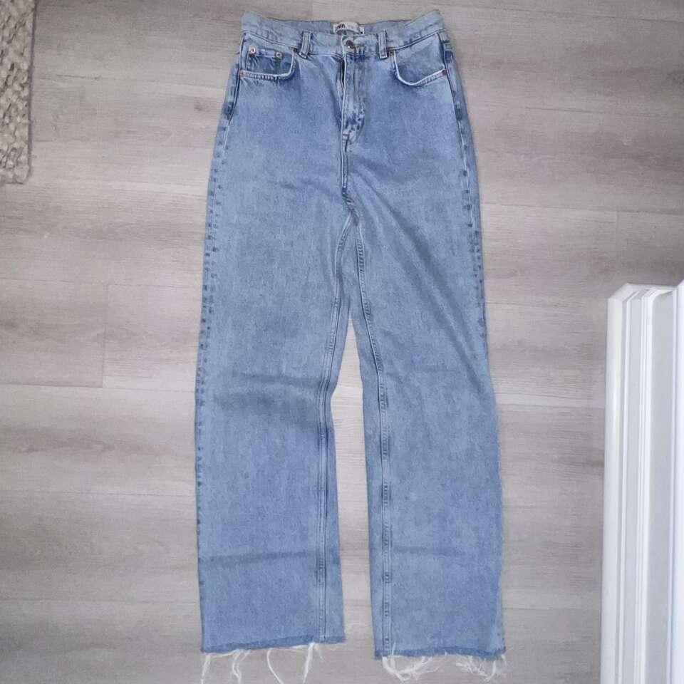 Zara Frayed Hem Blue Jean - Size 6