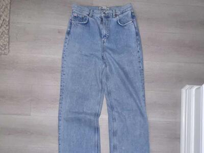 Zara Frayed Hem Blue Jean - Size 6