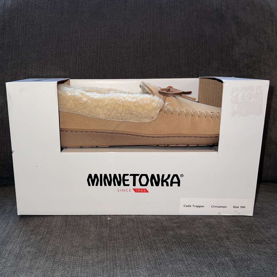 Minnetonka Moccasins - Size 9 Women's but runs large (9.5 to 10)