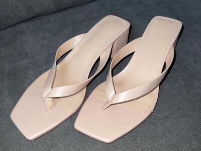 H&M Low Block Heel Thong Sandal in Powder Pink Size 41 (Women's 9.5)