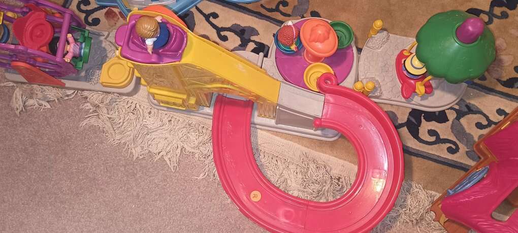 Fisher Price Little People Amusement Park