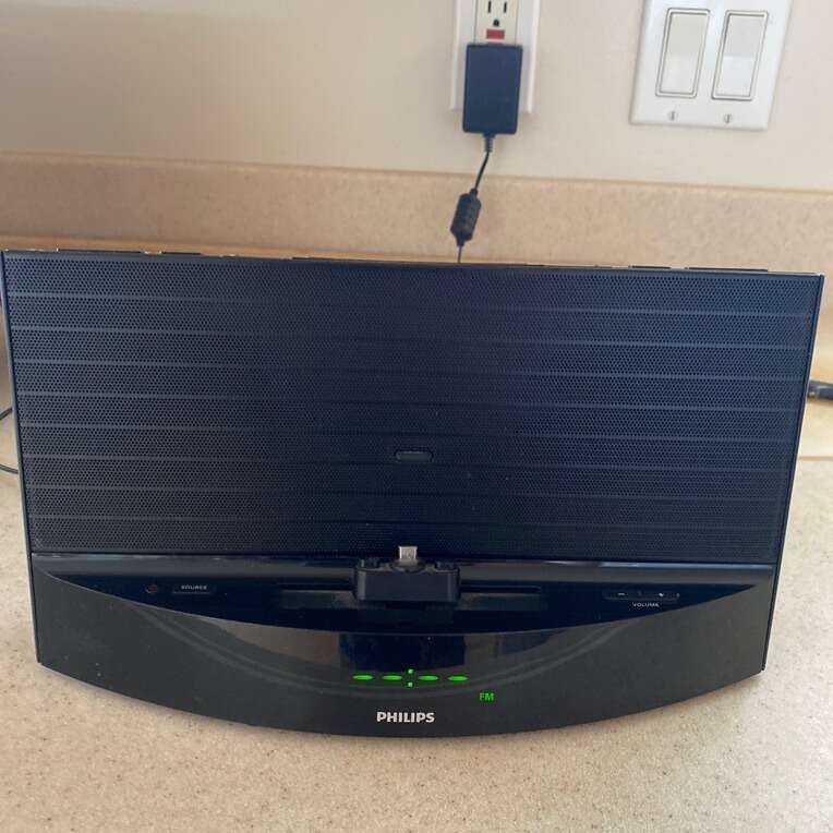 Phillips Radio Alarm Clock. Amazing Sound