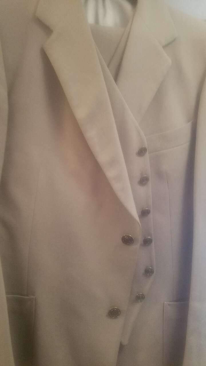 Men's Suit. Pierre Cardin/ Size 38 U.S. Med. 33Waist x 30" length. Pre-owned. Excellent.