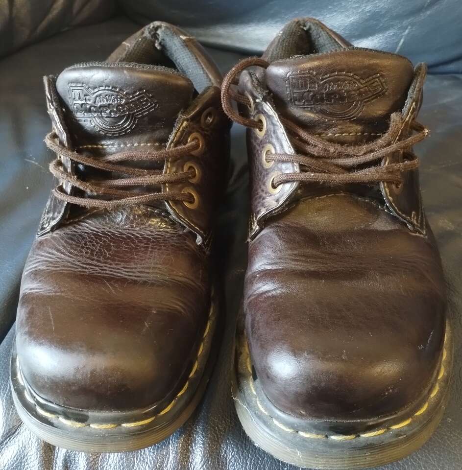 Men's Shoes. Doc. Martin. Brown. Size 10. Pre-Owned.