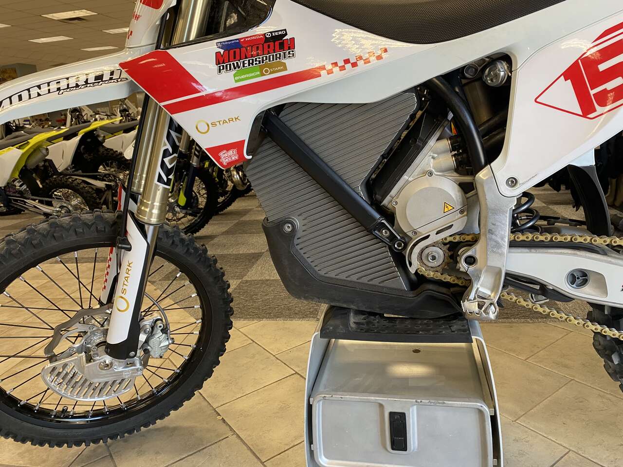 STARK VARG 19'' RIMS 80HP REAR FOOT BRAKE