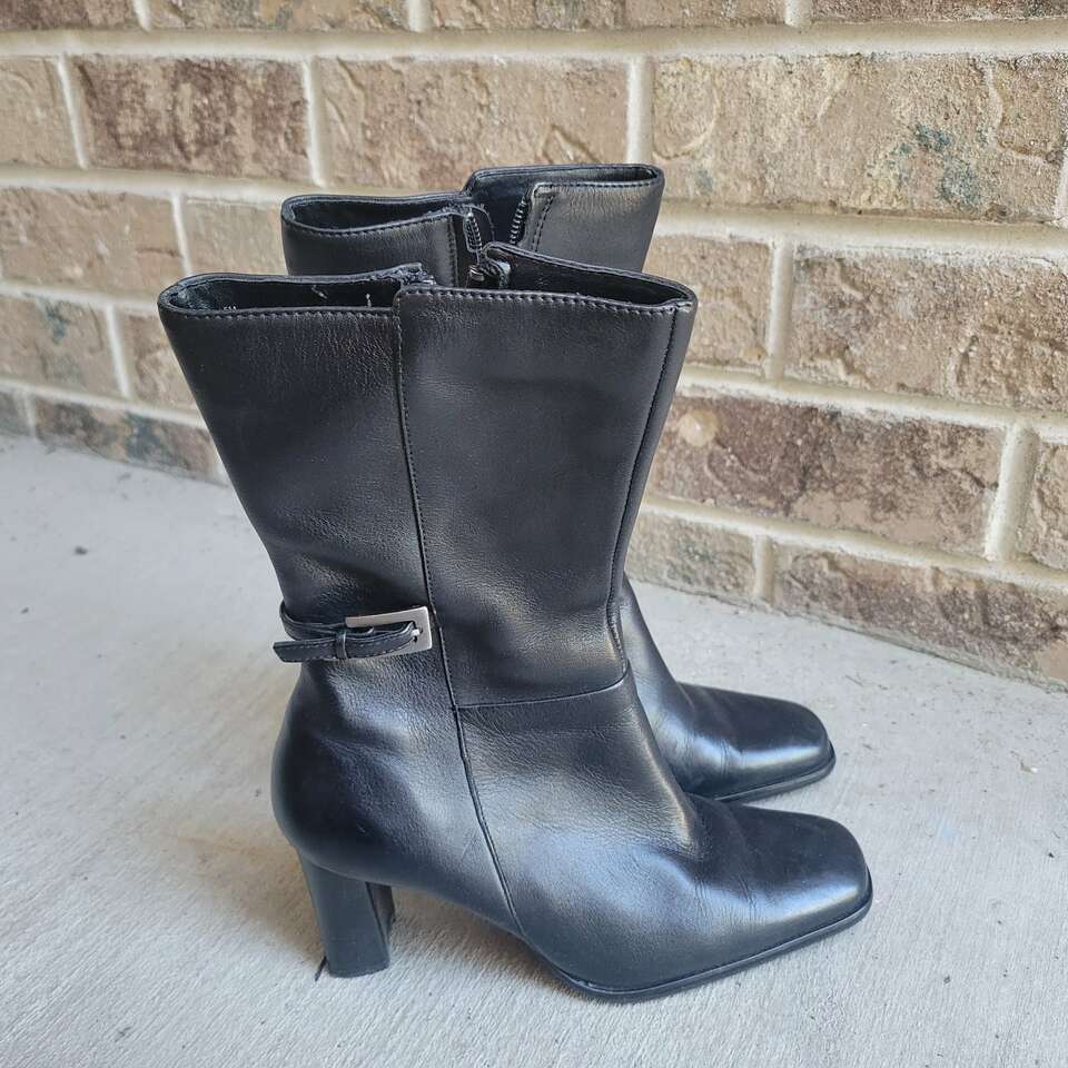 Women Boots size 5 mid thigh
