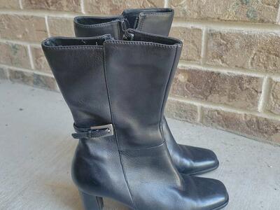 Women Boots size 5 mid thigh