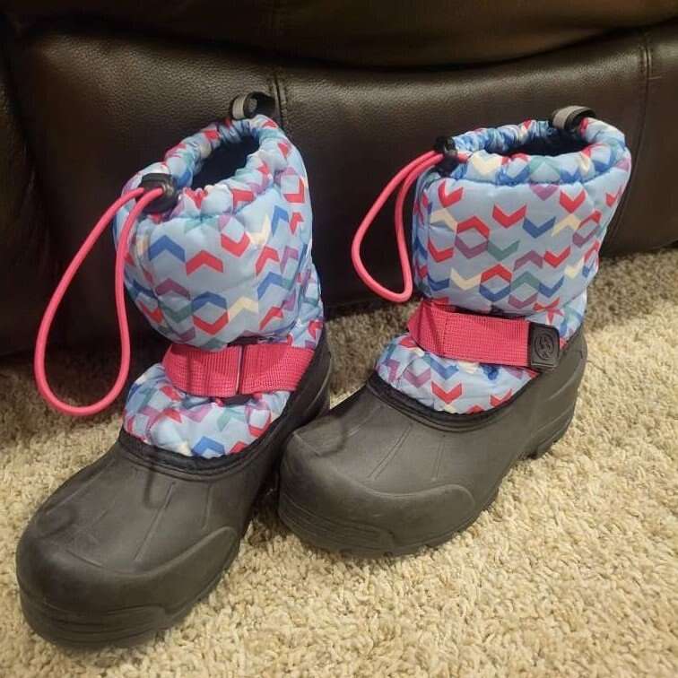 Girls size 2 snow boots northside