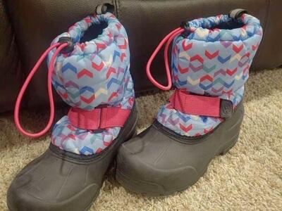 Girls size 2 snow boots northside