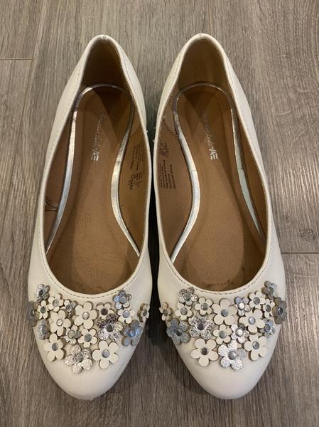 Girl’s Size 2 Dress Shoes/Flats