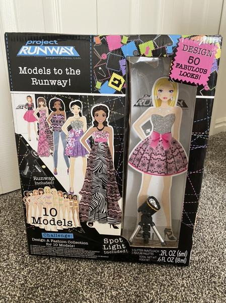 NEW!Project Runway Design A Fashion Collection Kit