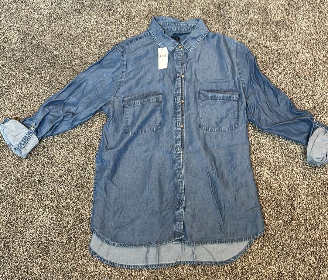 NEW with tags! Gap Long-Sleeve Chambray Top- Small