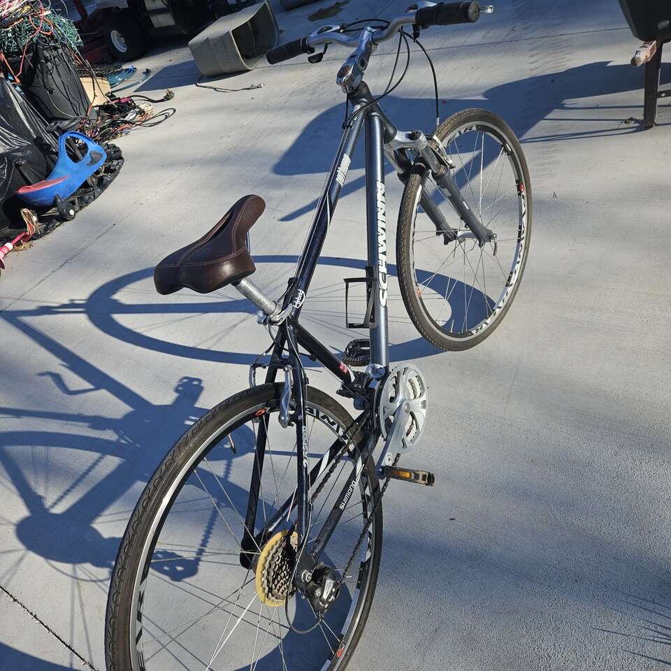 26 speed schwinn pathway road bike