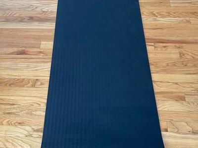 Brand New Durable Non Slip Yoga Mat with Carry Strap