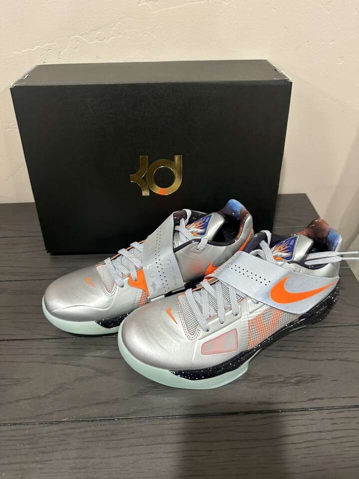 Nike KD4 Galaxy Size 9