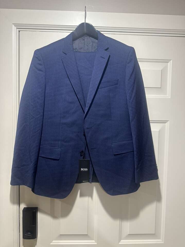 Hugo Boss Suit 40 Short