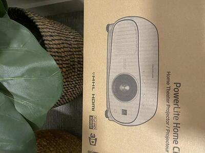 Epson projector with 3 D glasses