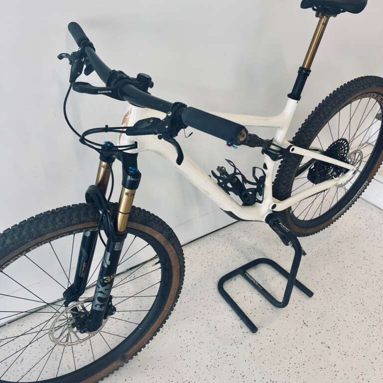 2023 Specialized Epic Evo Pro. Size Lar… Cycling