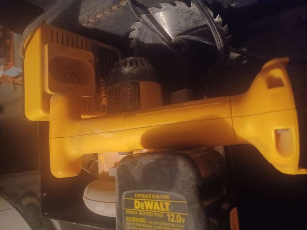Dewalt battery  trim saw