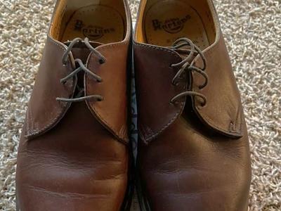 Dr. Martens Iconic Leather Oxford Size 6, Brown