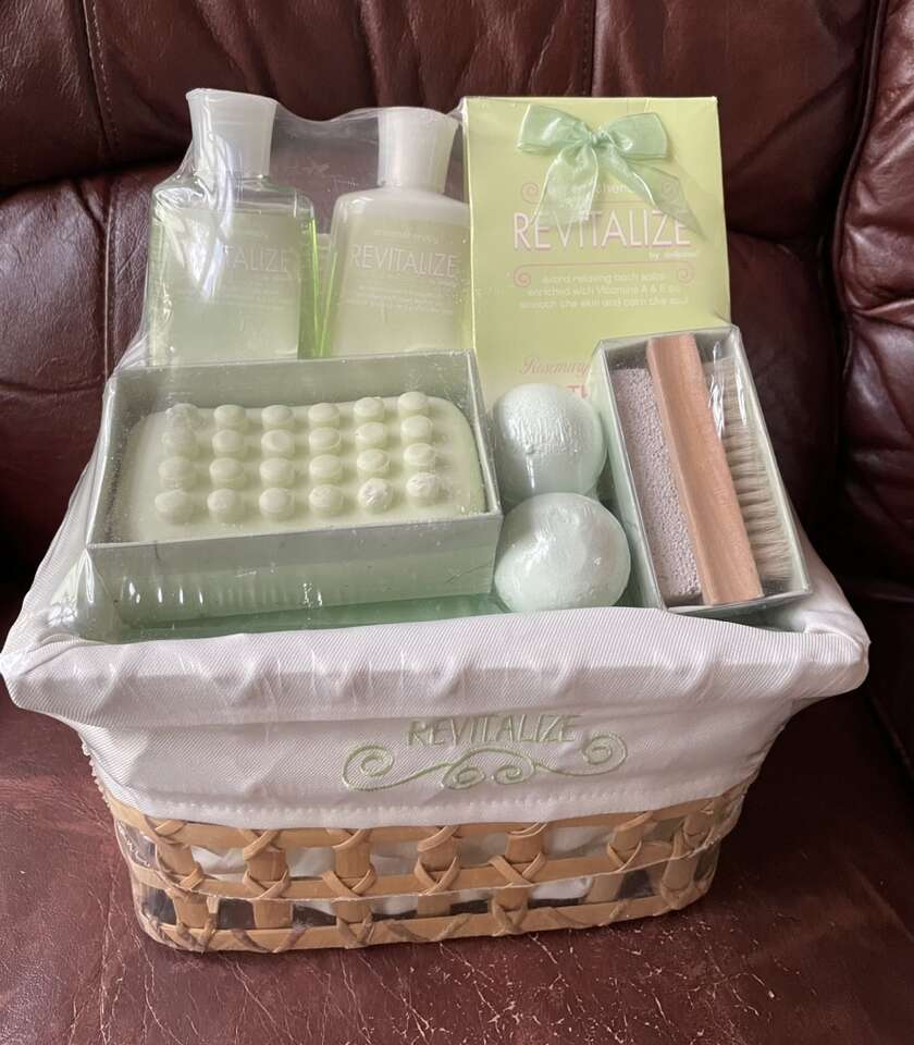 New Revitalize 10 Pc Spa Gift Basket For Her
