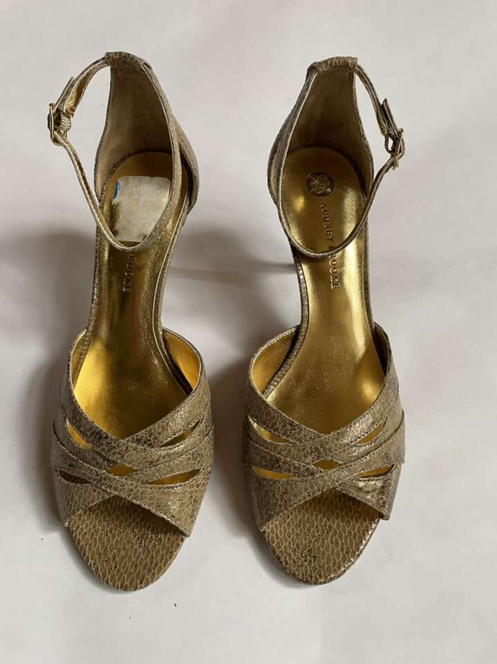 New Audrey Brooke Leather Sandals Size 8.5 In Gold