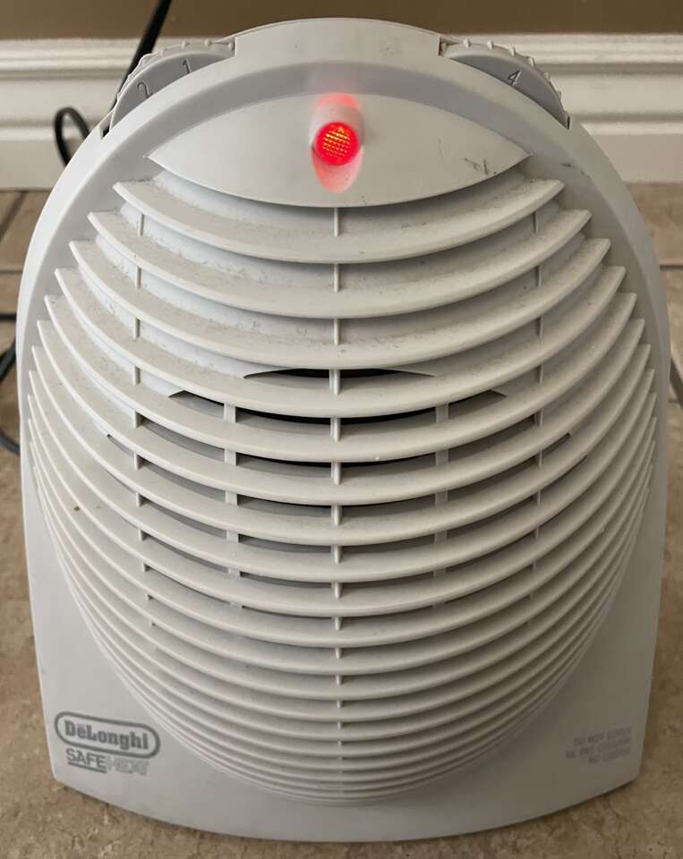 DeLonghi Personal Space Heater Working perfectly!