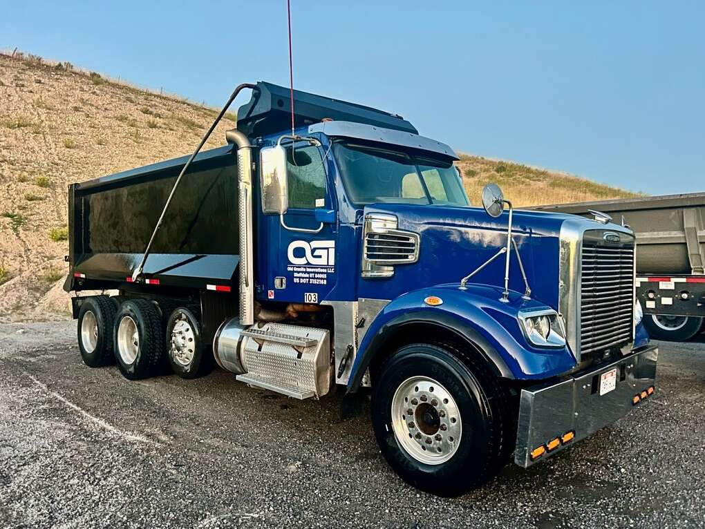Freightliner 2012 Dump truck