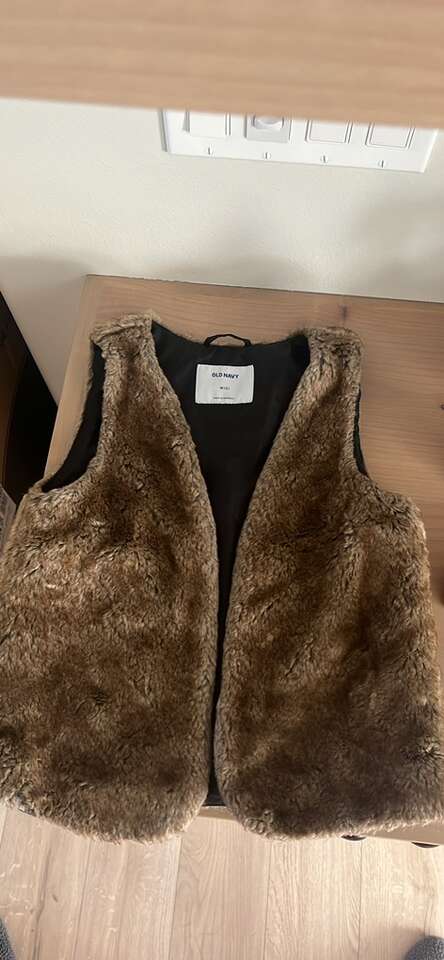 Girls Cute Brown Furry Vest Size Medium (8)
