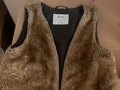 Girls Cute Brown Furry Vest Size Medium (8)