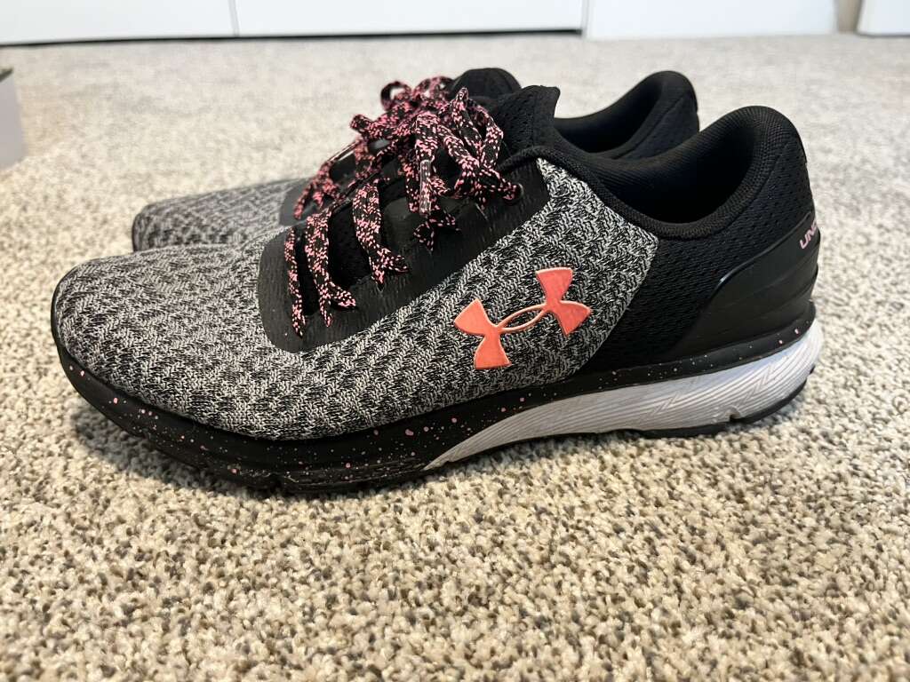 Women’s Underarmour Athletic Shoes Size 10