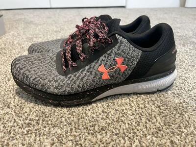 Women’s Underarmour Athletic Shoes Size 10
