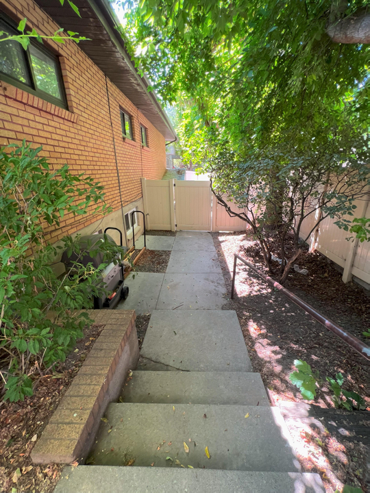 InLaw/Basement For Rent at 1870 E Cresthill Drive, Holladay, UT 84117