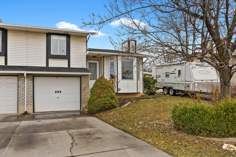 Townhome For Rent at 692 North 350 West, Kaysville, UT 84037