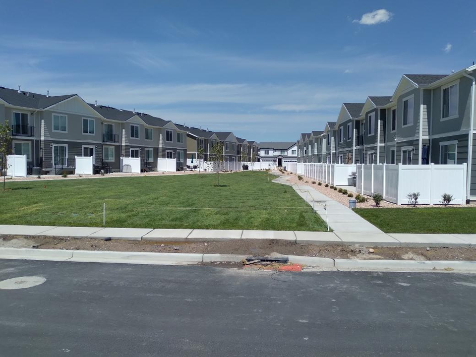 Townhome For Rent at 876 Pheasant Run Lane, Lehi, UT 84043