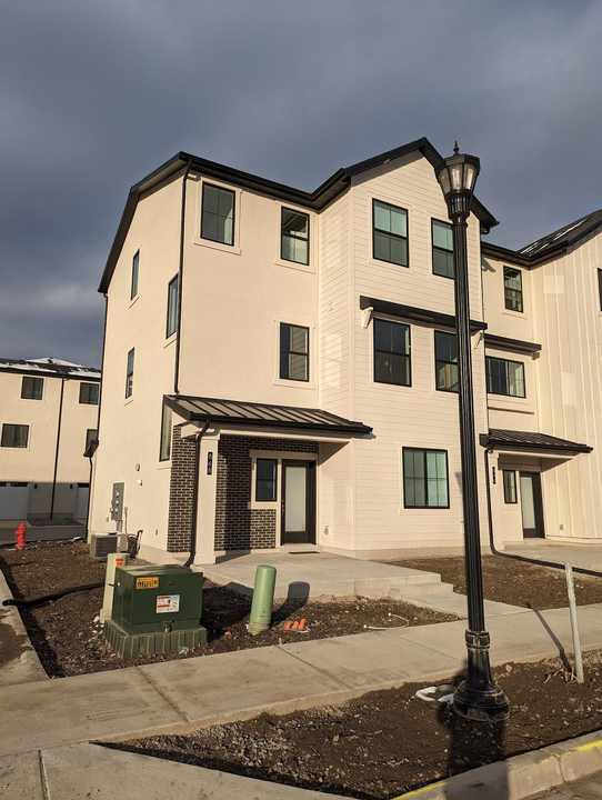 Single Room For Rent at 868 W 560 S, American Fork, UT 84003