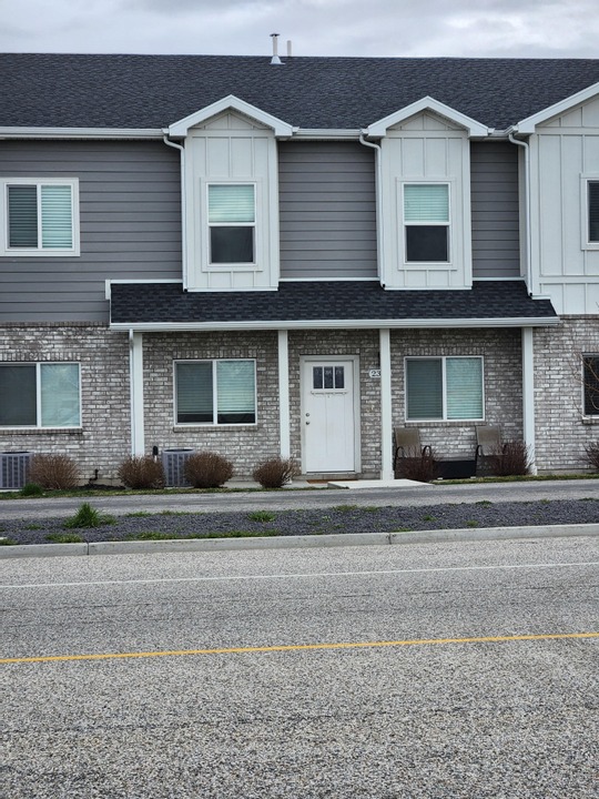 Townhome For Rent at 2369 Wolf Pack Way (2367 N 150 E), North Logan, UT