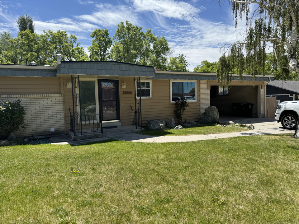 House For Rent at 1032 East Cambridge Road, Kaysville, UT 84037