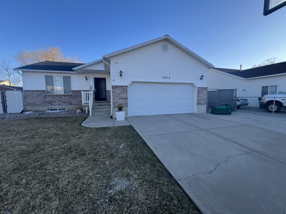 House For Rent at 3873 w 4700 s, Roy, UT 84067
