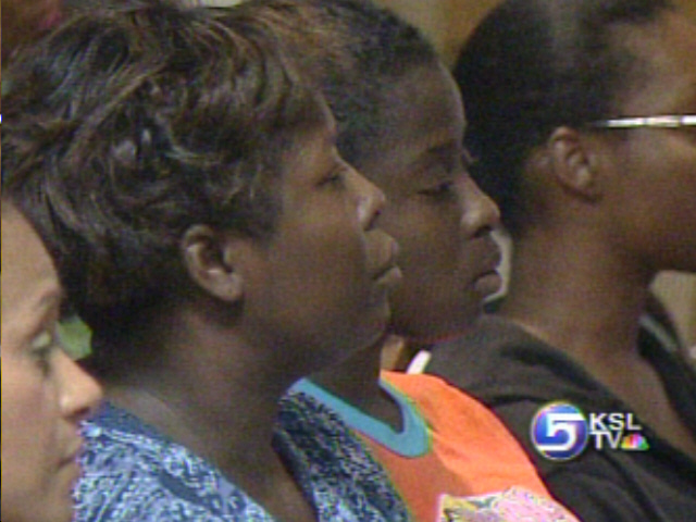 Volunteers Help Evacuees Overcome Culture Shock