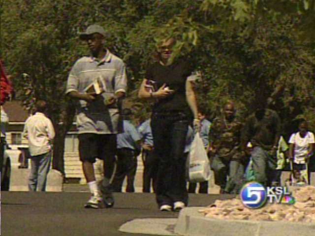 Volunteers Help Evacuees Overcome Culture Shock