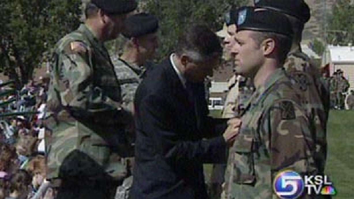 Gov. Huntsman Reviews Utah National Guard