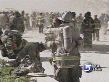 NY Firefighter Who Survived 9/11 Addresses Crowd