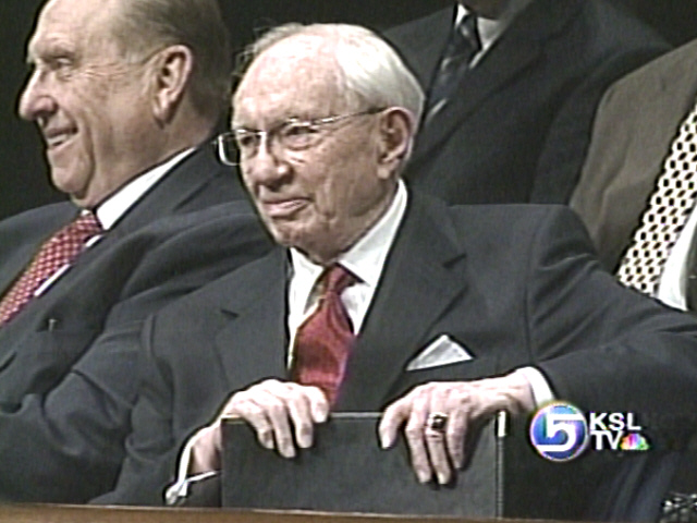 President Hinckley Dedicates New Building At BYU